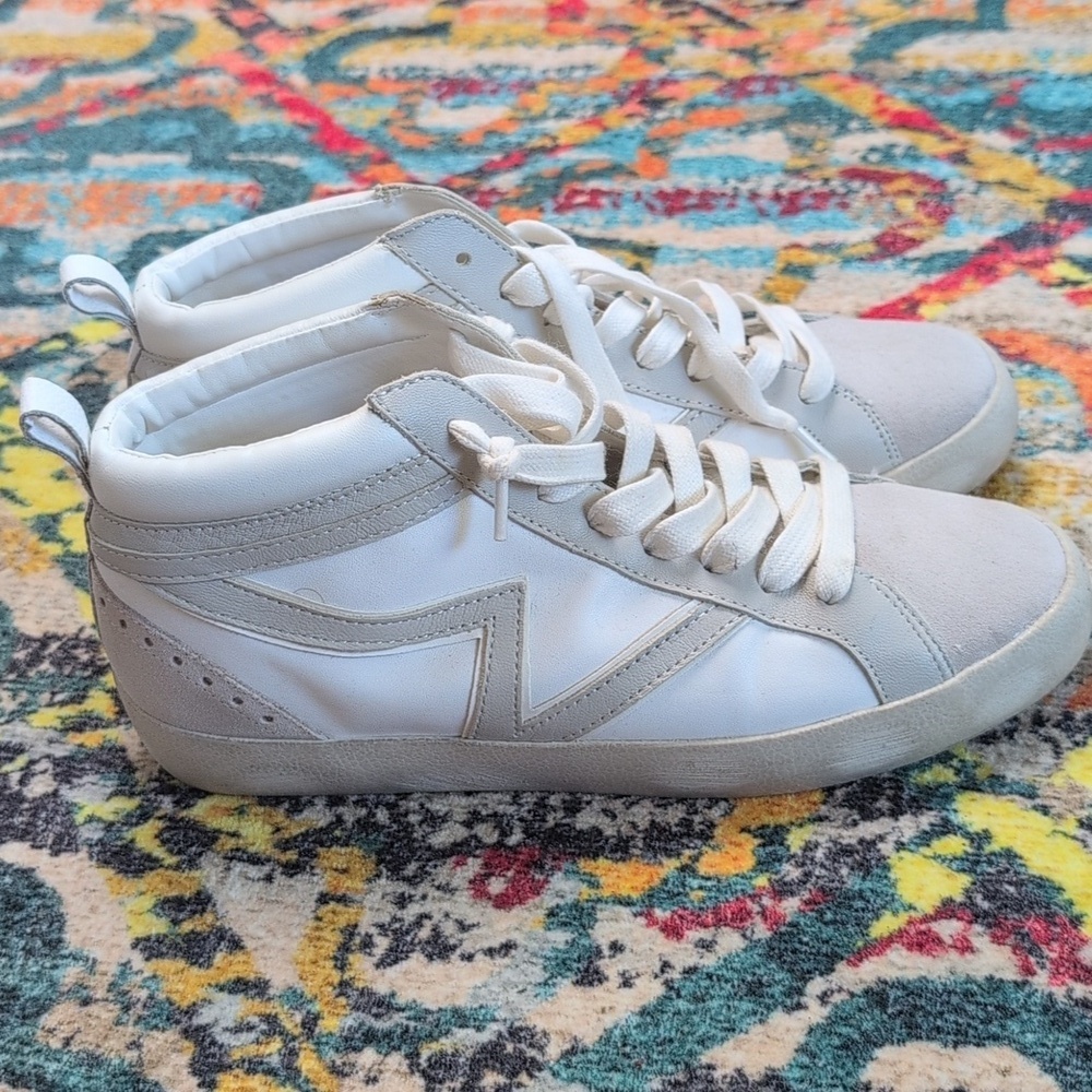 Gianni Bini white high tops Size 6.5M EUC